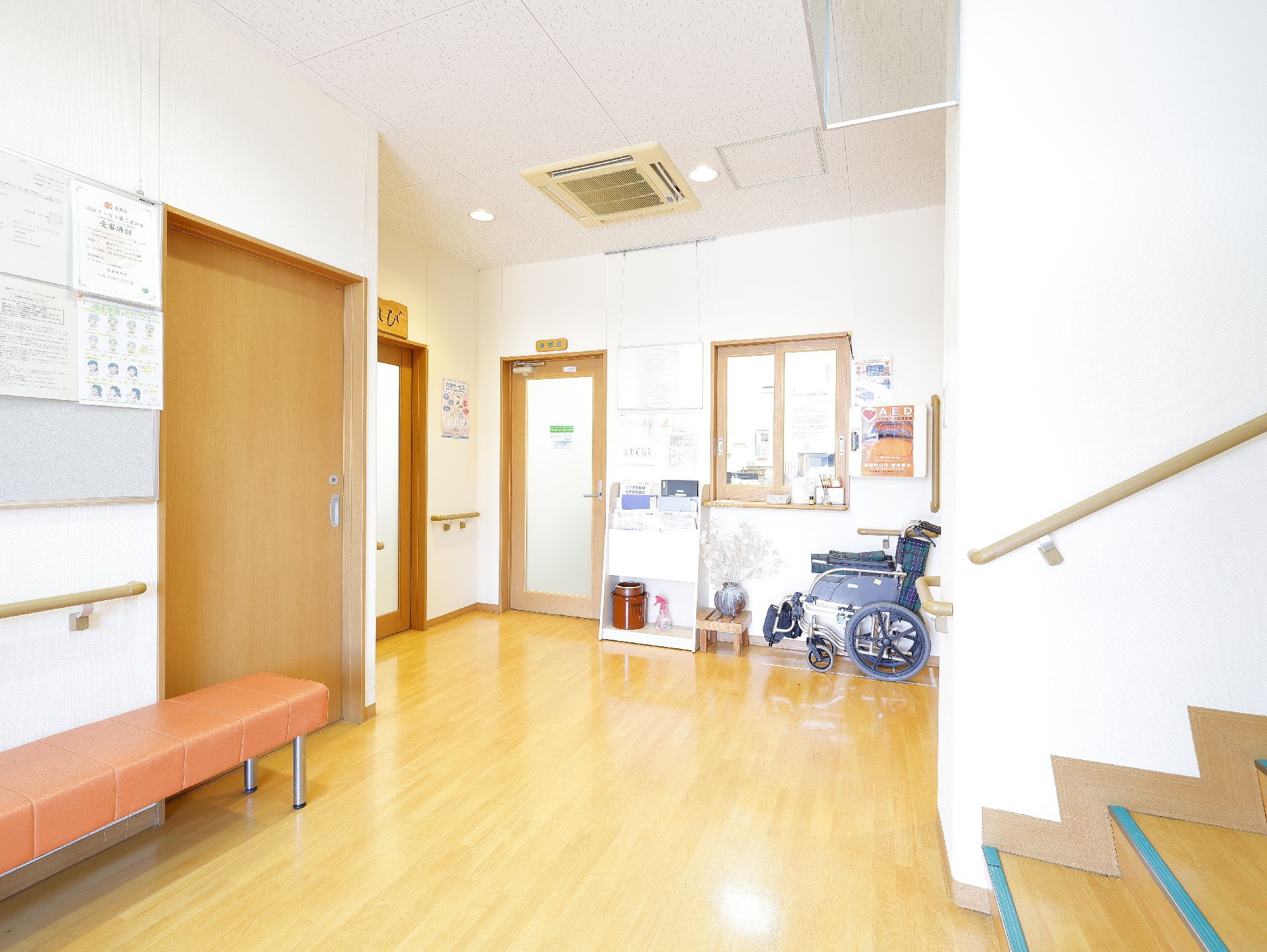 段差が全くなく、完全にバリアフリー化されている廊下