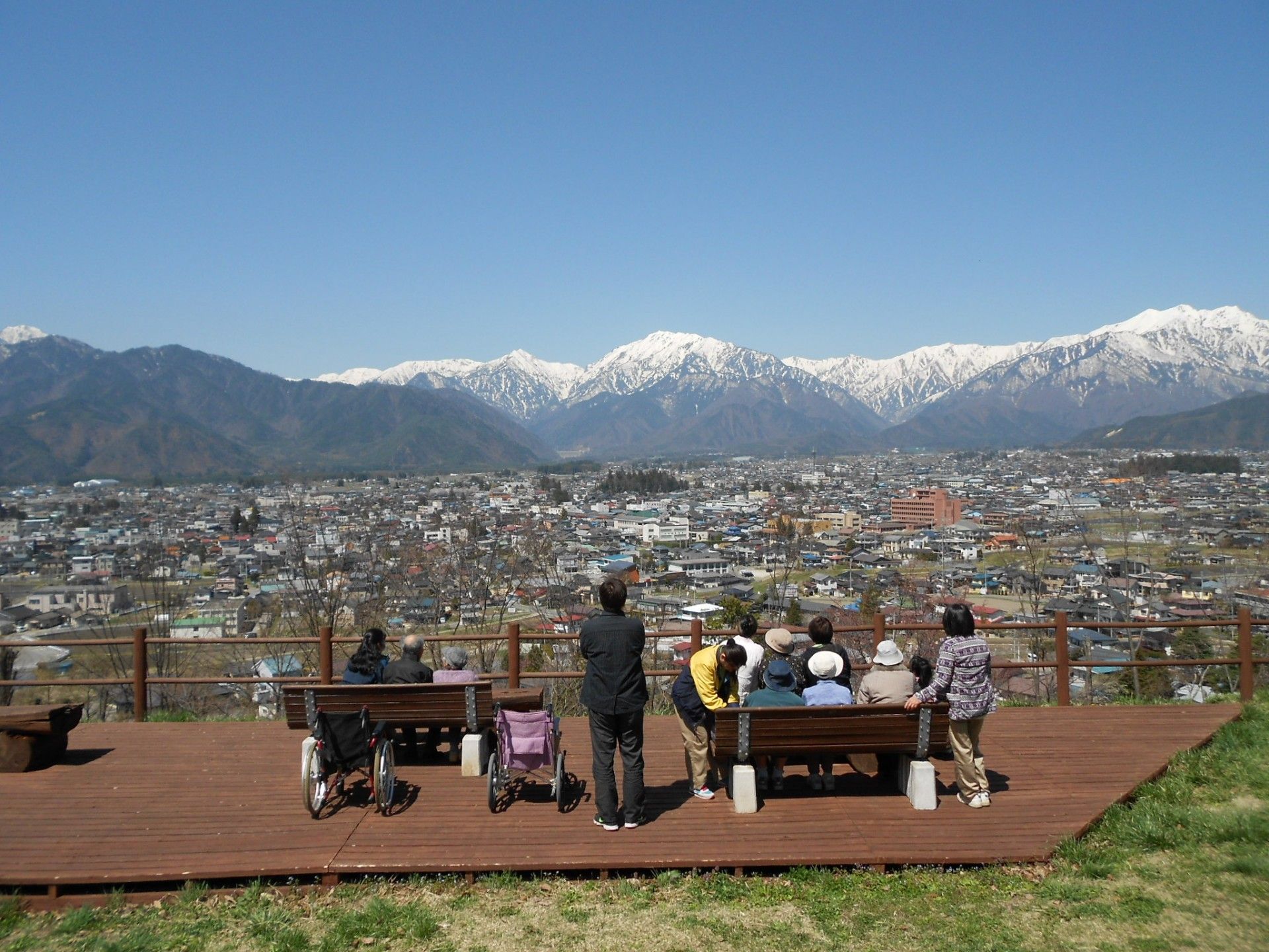 雪山を望む展望台