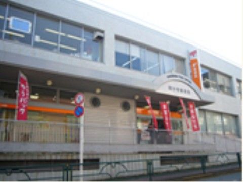 徒歩圏内に郵便局があり、各種手続きが行える。ご家族やご友人などに、お手紙や贈り物などを送ったりできる。