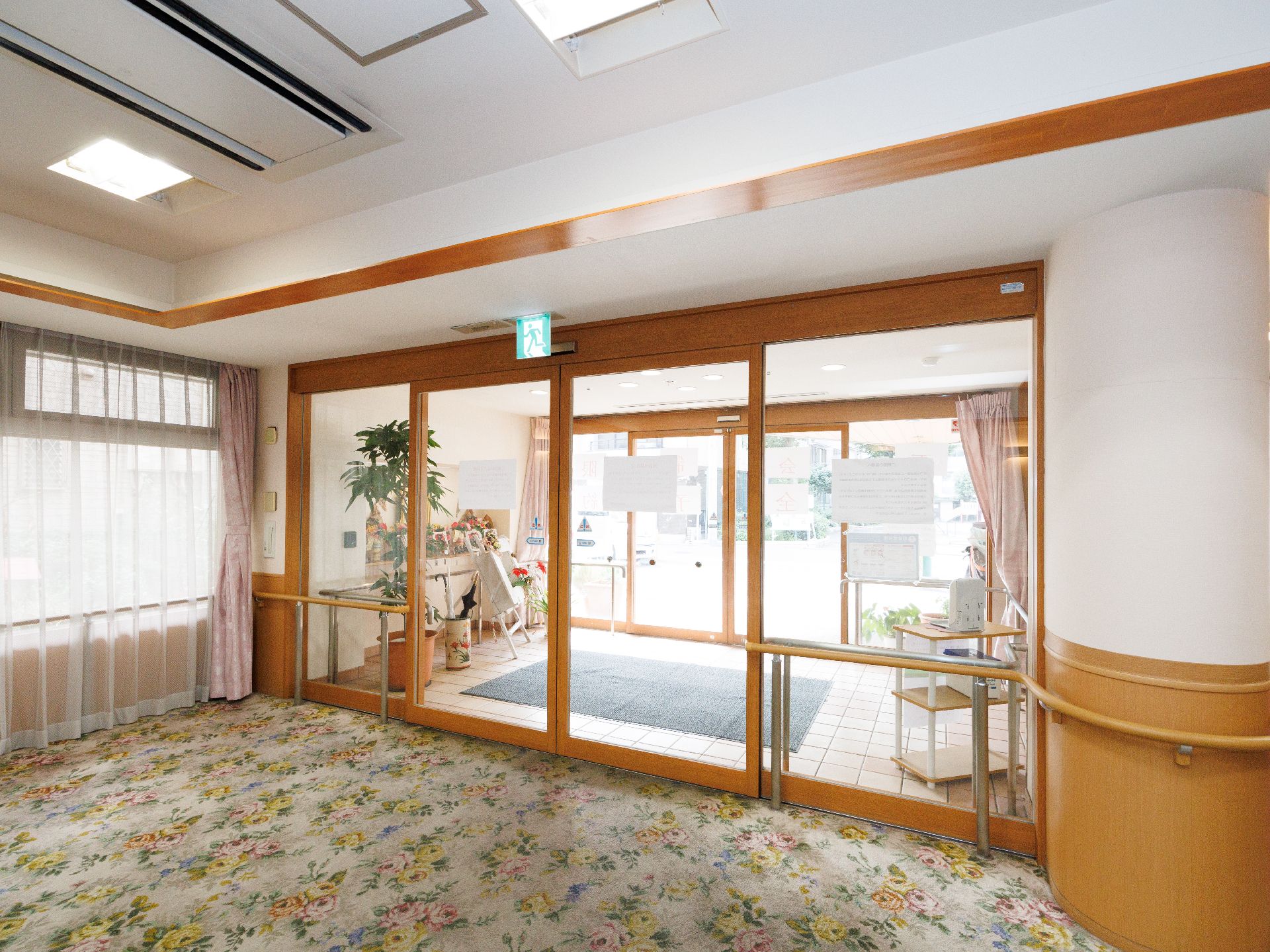 自動ドアのある玄関