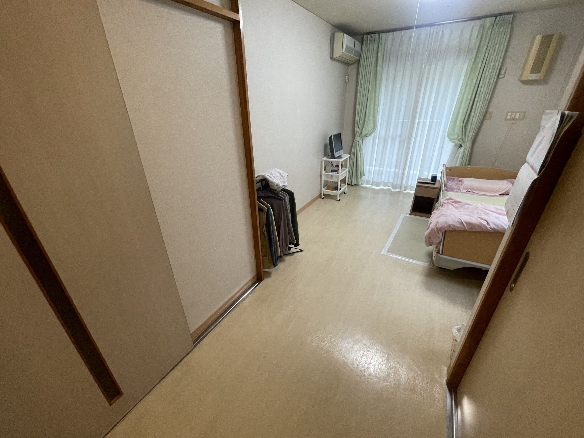 落ち着いた個室の様子