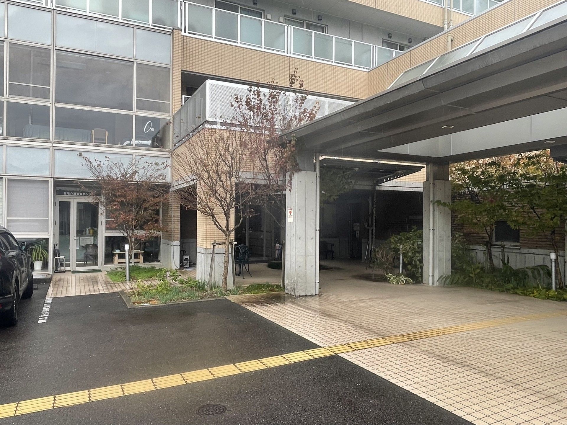 エントランスの外観