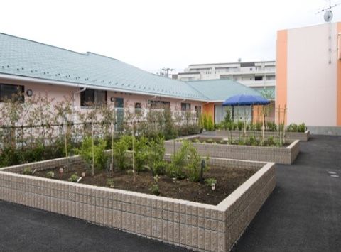 野菜作りが楽しめるスペースを中庭にご用意している。広々とお使いいただけるので、さまざまな種類を植えることができる。