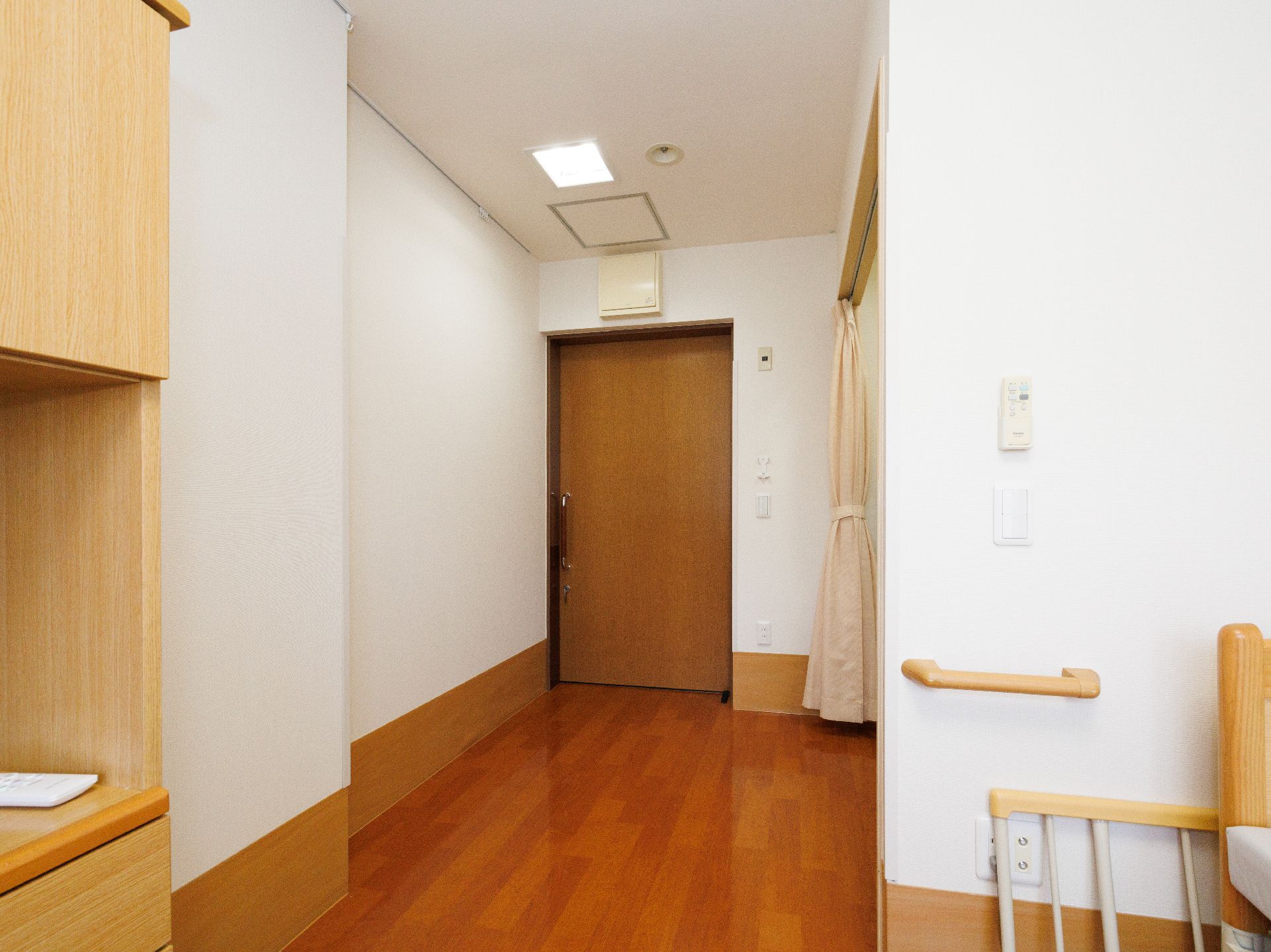 スライド式ドアを設置した居室入口