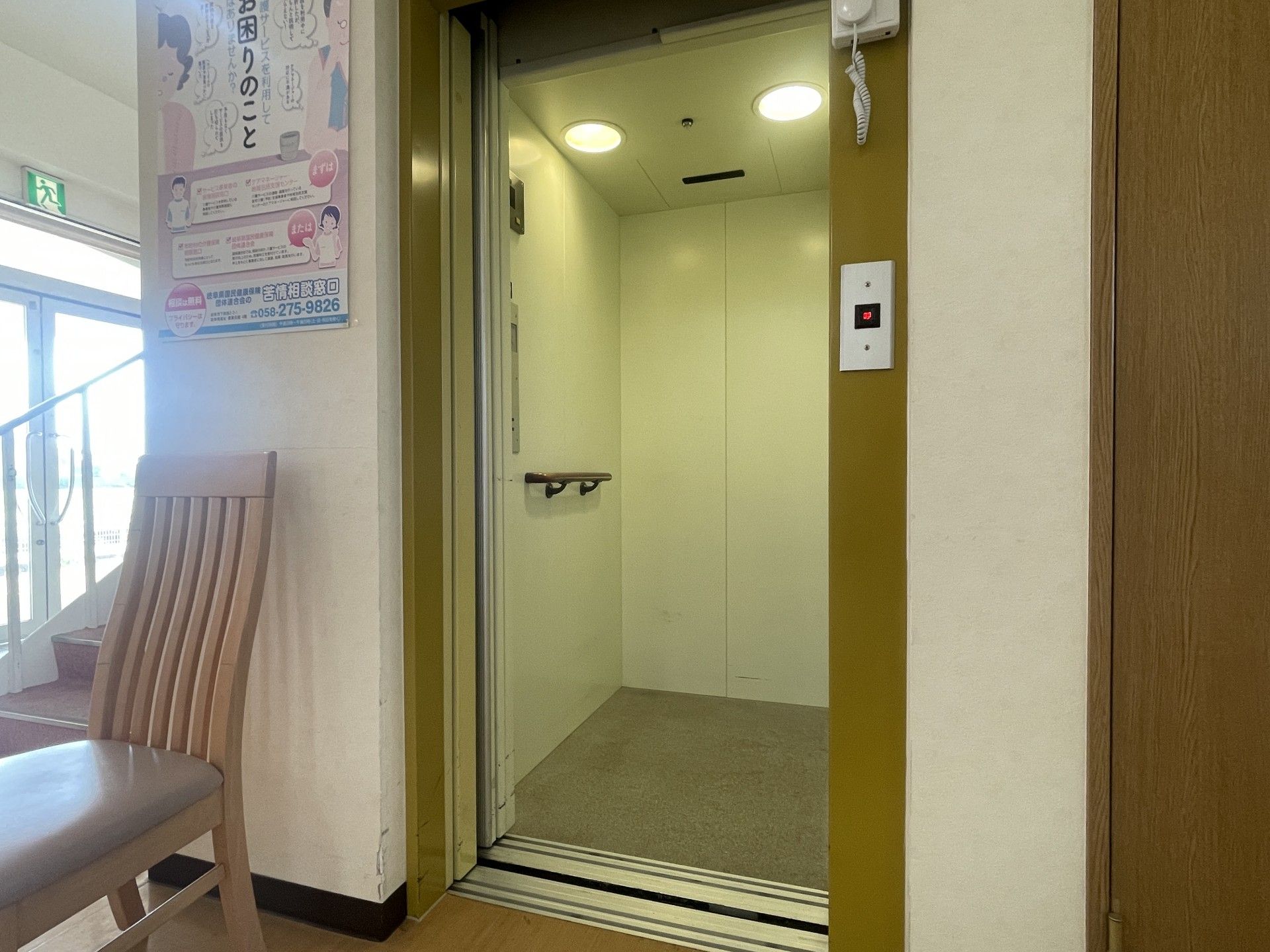 エレベーターの入口