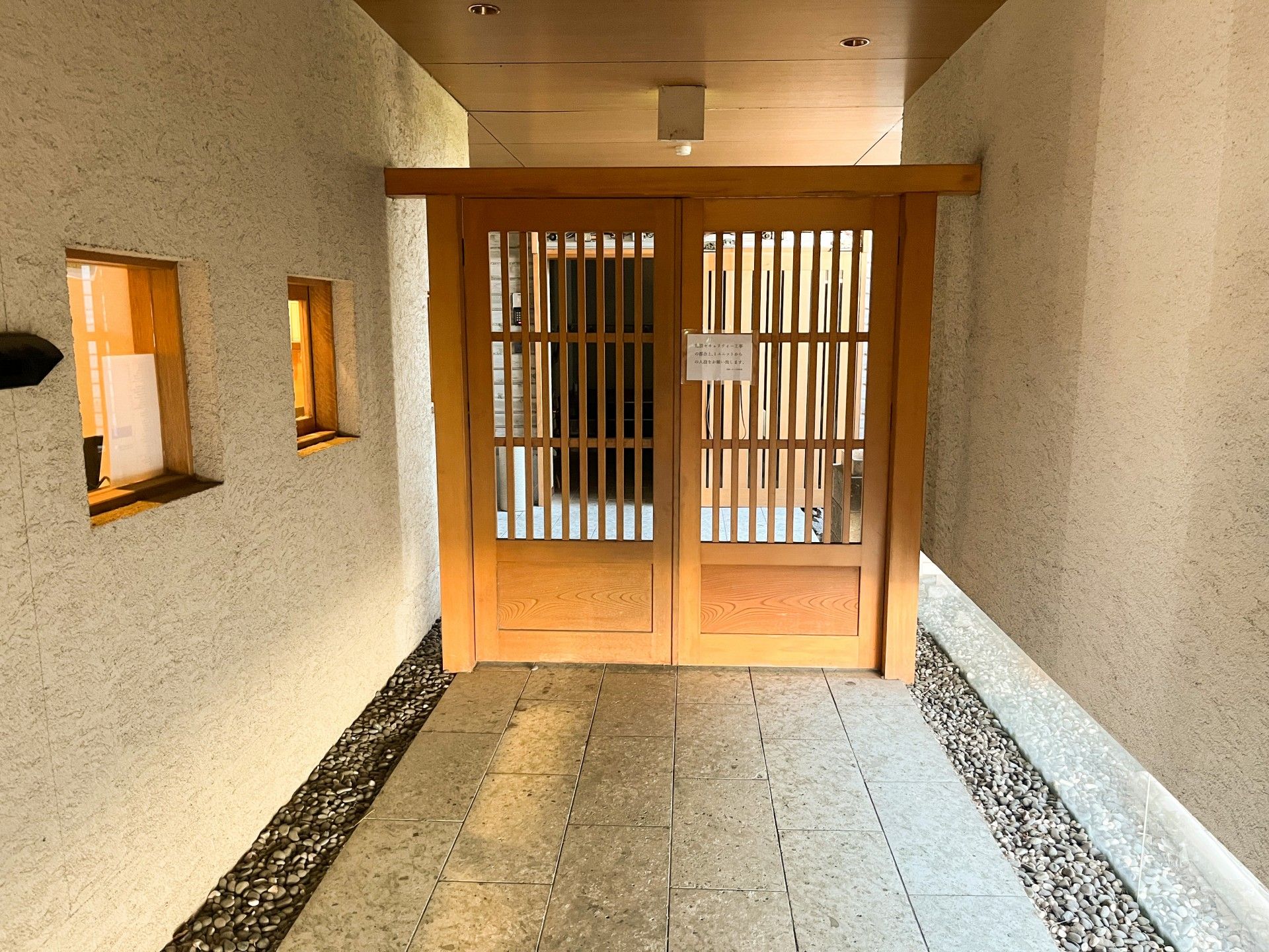 和風な玄関エントランス