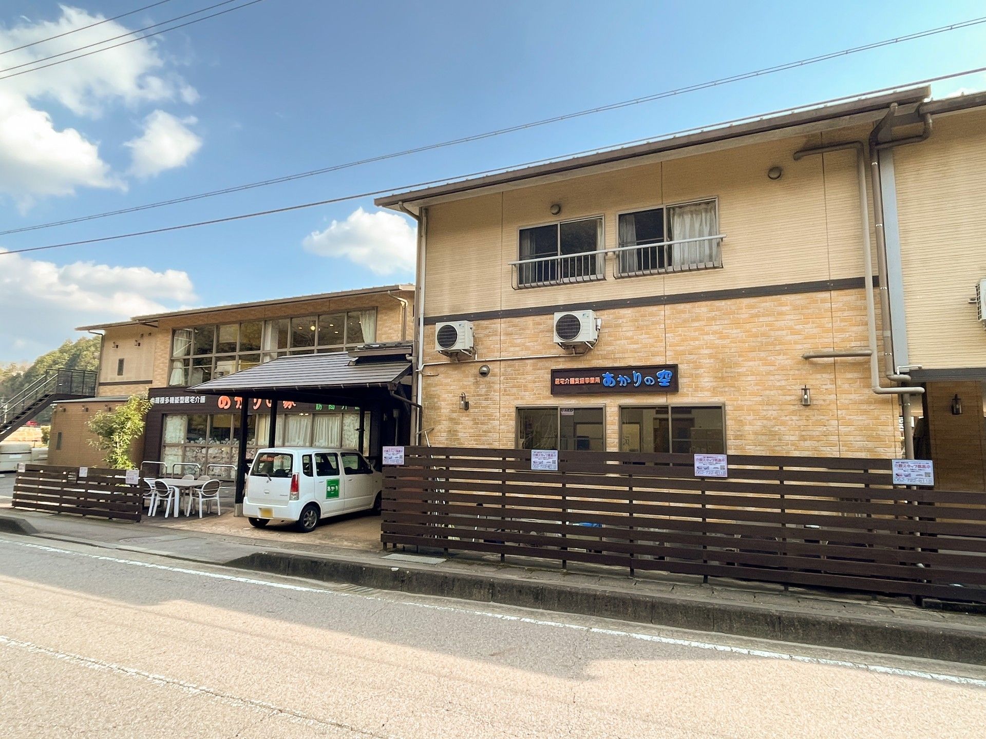 ゆったりとした建物の外観