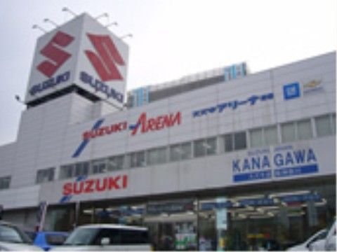 本施設近くにある自動車専門店。車の購入や故障の対応など、車に関することは全て専門スタッフに相談できる。