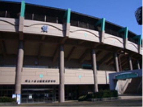 施設近くには、競技場がある。さまざまなスポーツイベントが開催されているので、イベントに参加したり、スポーツ観戦を楽しむことができる。