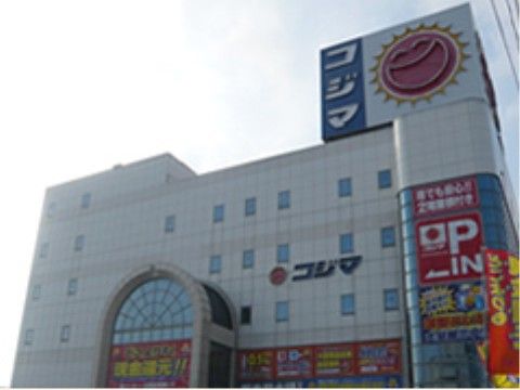 ホームの近隣には大型家電量販店がある。入居者様が居室で使用する電化製品は、ここで揃えることもできる。