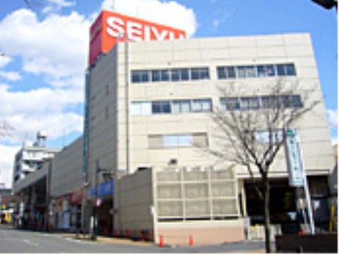 生鮮食料品を扱うスーパーは２４時間営業となっている。深夜に急に必要になるものが出てきた場合はスタッフにお申し付けいただける。
