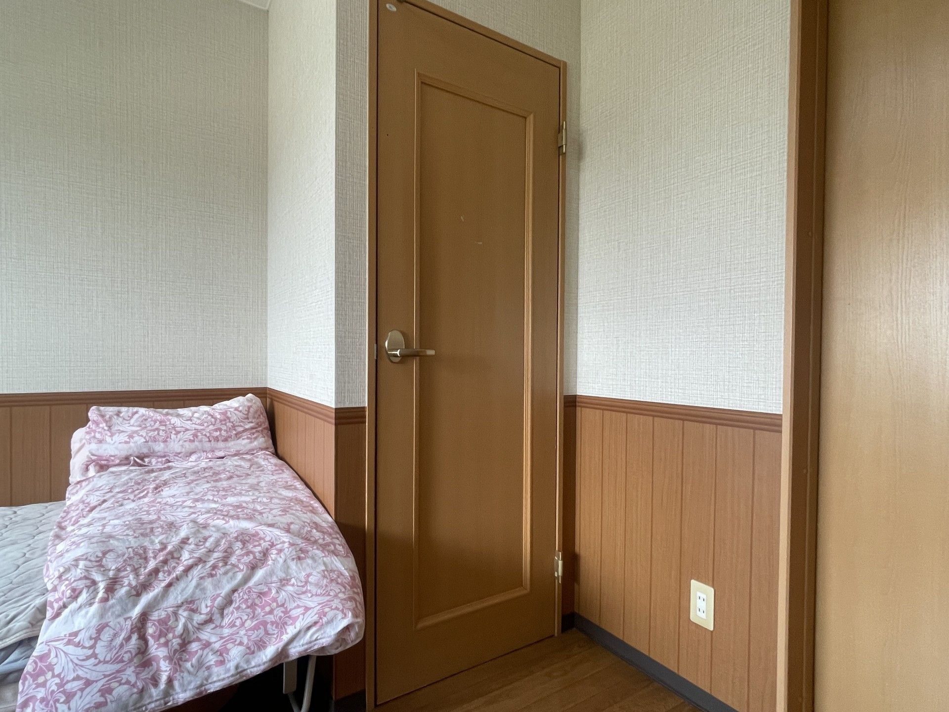 落ち着いた雰囲気の部屋