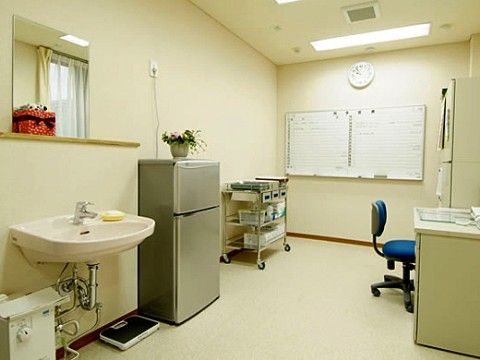 施設内には健康管理室が設置されている。健康に関するちょっとした相談など、いつでも気軽に相談でき便利である。