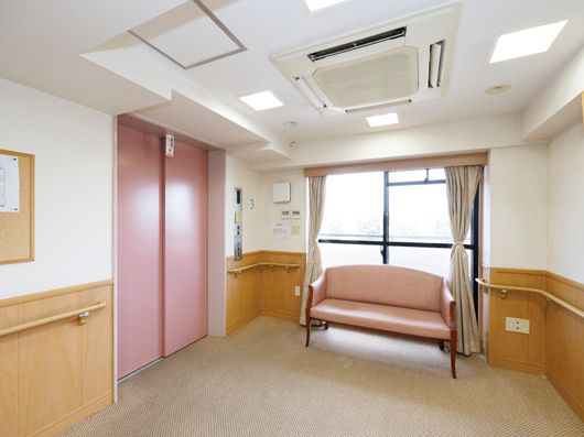 エレベーター前