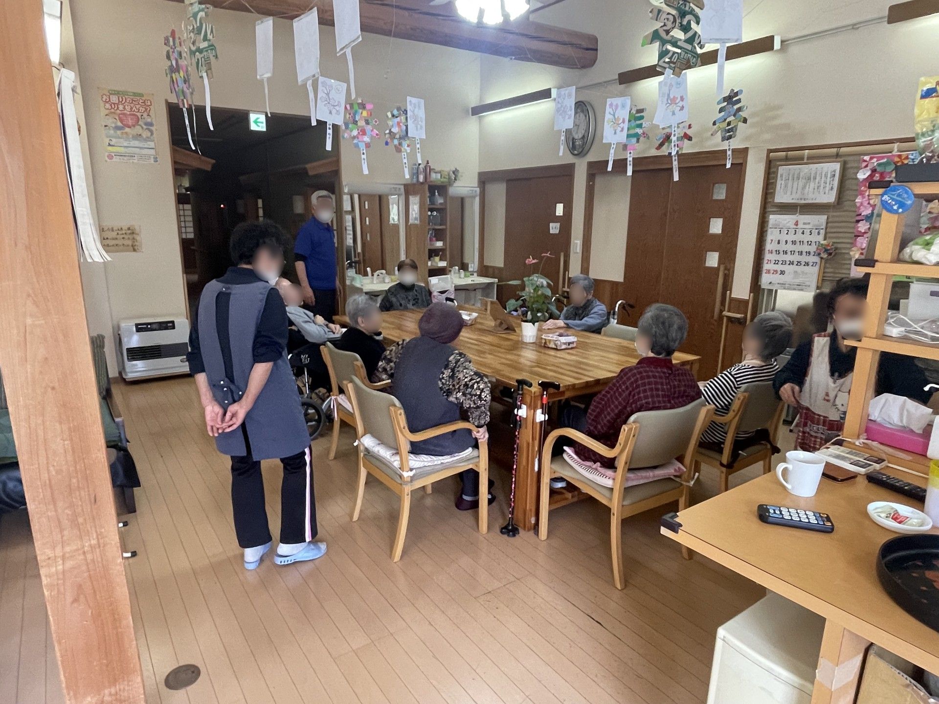 和やかな雰囲気の廊下