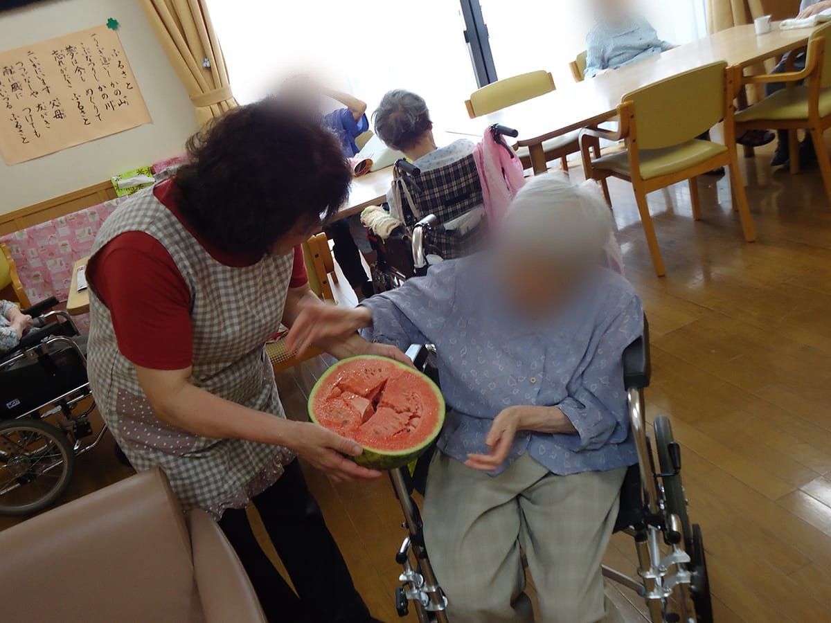 スイカを楽しむひととき