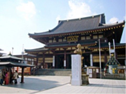 国内でも有数の大きな神社が徒歩圏内にある。初詣や節句など、季節の区切りやご家族の方の祝い事などで外出いただける。