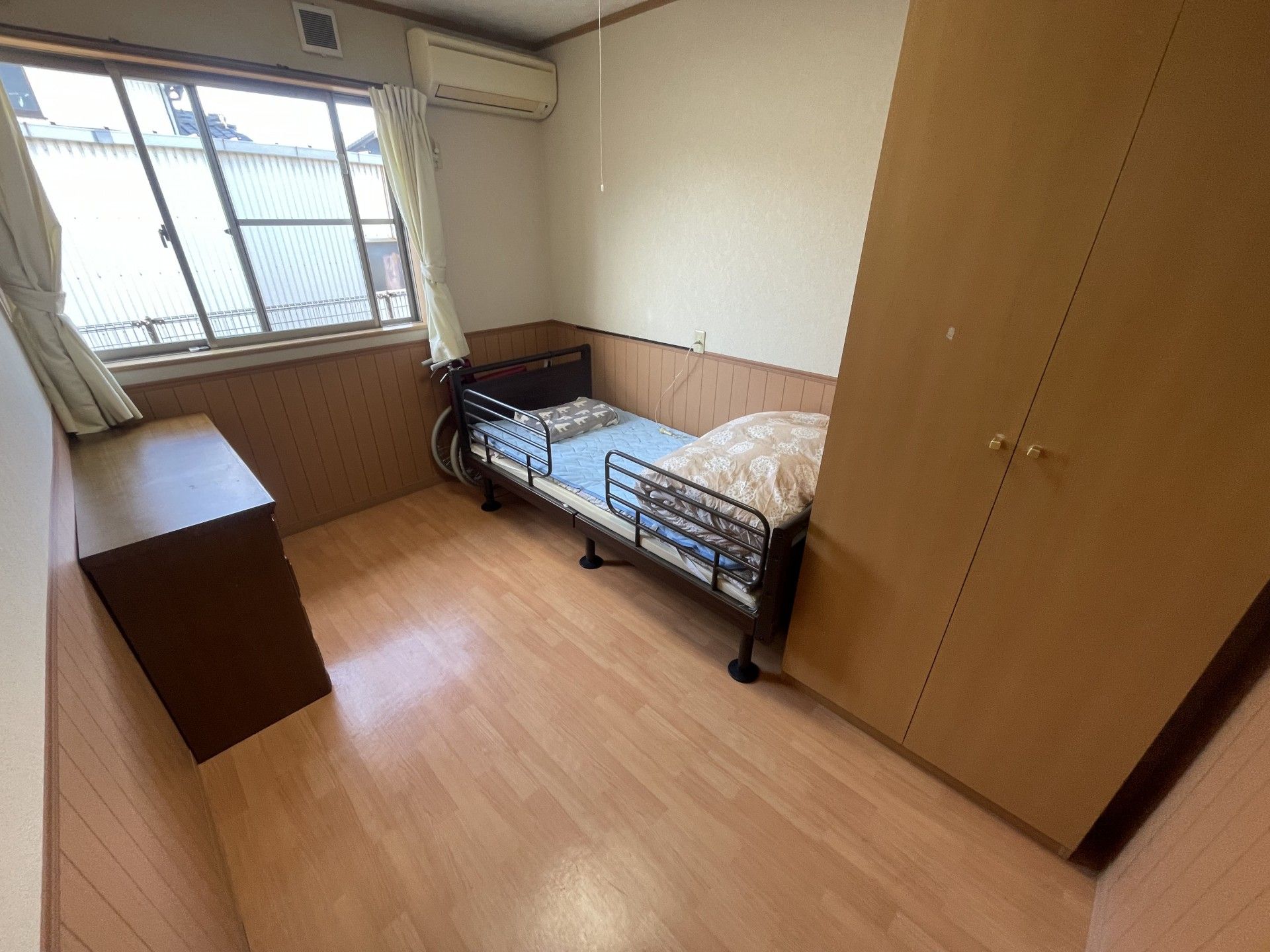 シンプルな個室の様子