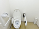 バリアフリーの清潔なトイレ施設