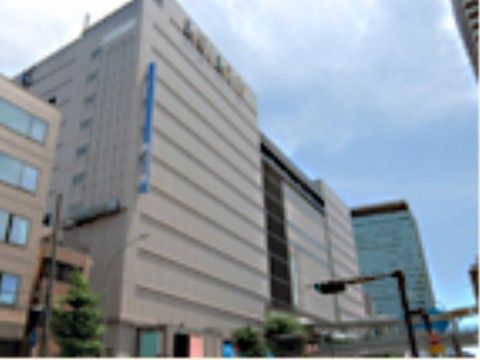 高級品や１部の特殊な品物がご入用の時に便利な百貨店が近くにある。必要な時にすぐに行くことができるので、便利である。