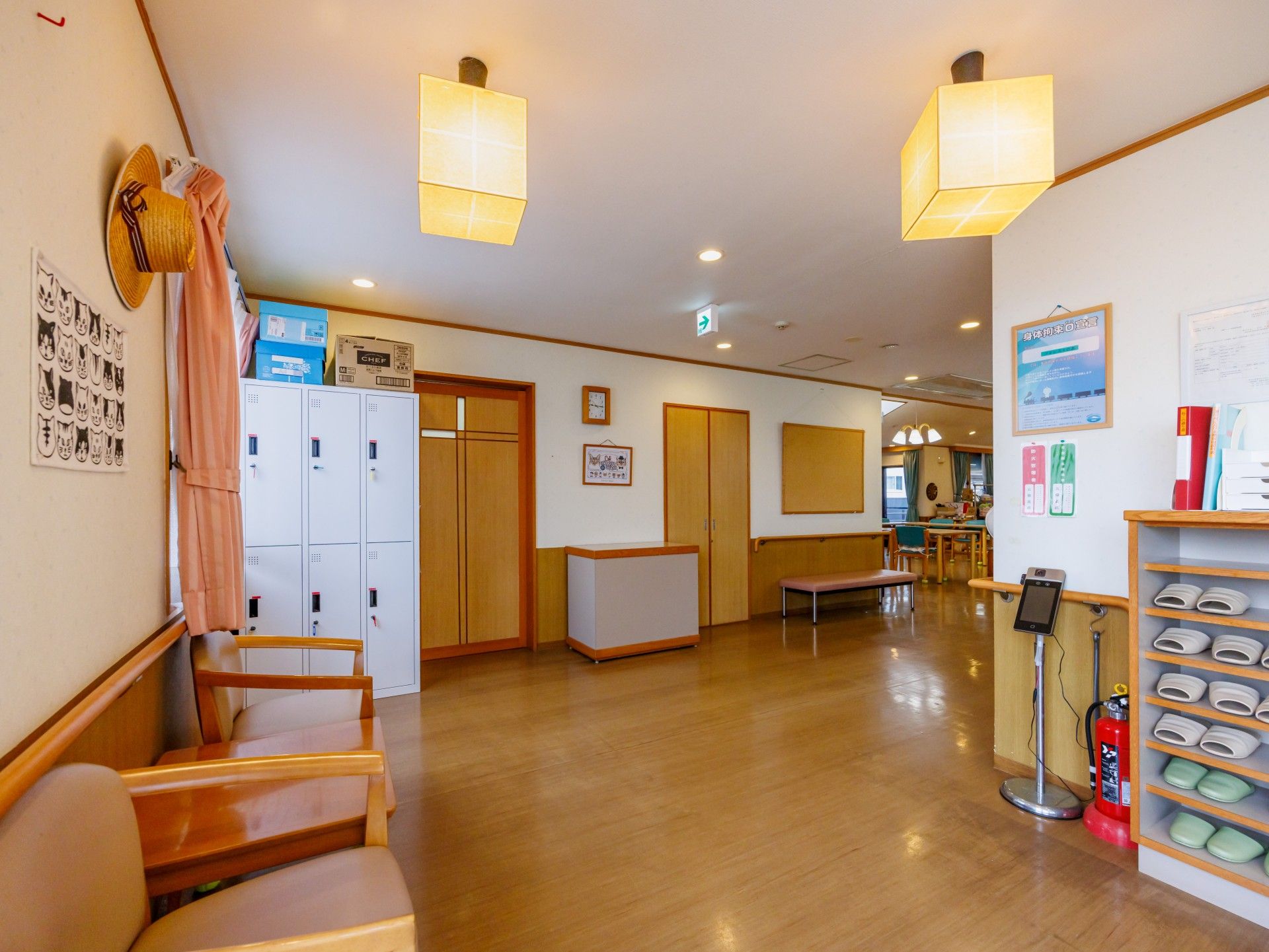 落ち着いた雰囲気の廊下