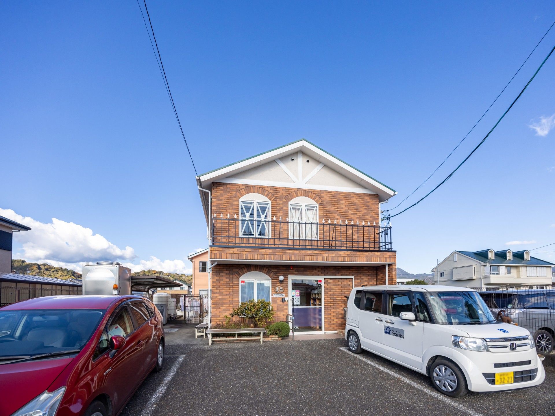 レンガ造りの建物外観
