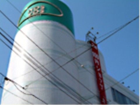 施設の近くには、買い物に便利なショッピングビルがある。生活に必要なものを揃えたり、ショッピングを楽しんだりしていただける。
