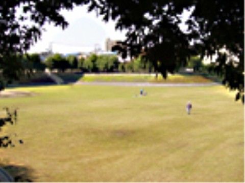 広々とした公園があり、体を動かすことができる。健康のために運動をして、体を鍛えてリフレッシュしていただける。
