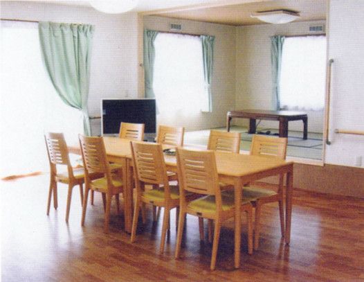 共用ダイニングテーブル