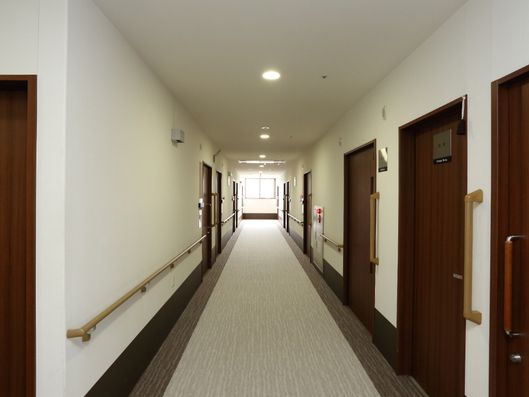 施設内廊下