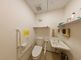 バリアフリー設計のトイレ空間