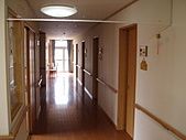 明るい廊下の風景