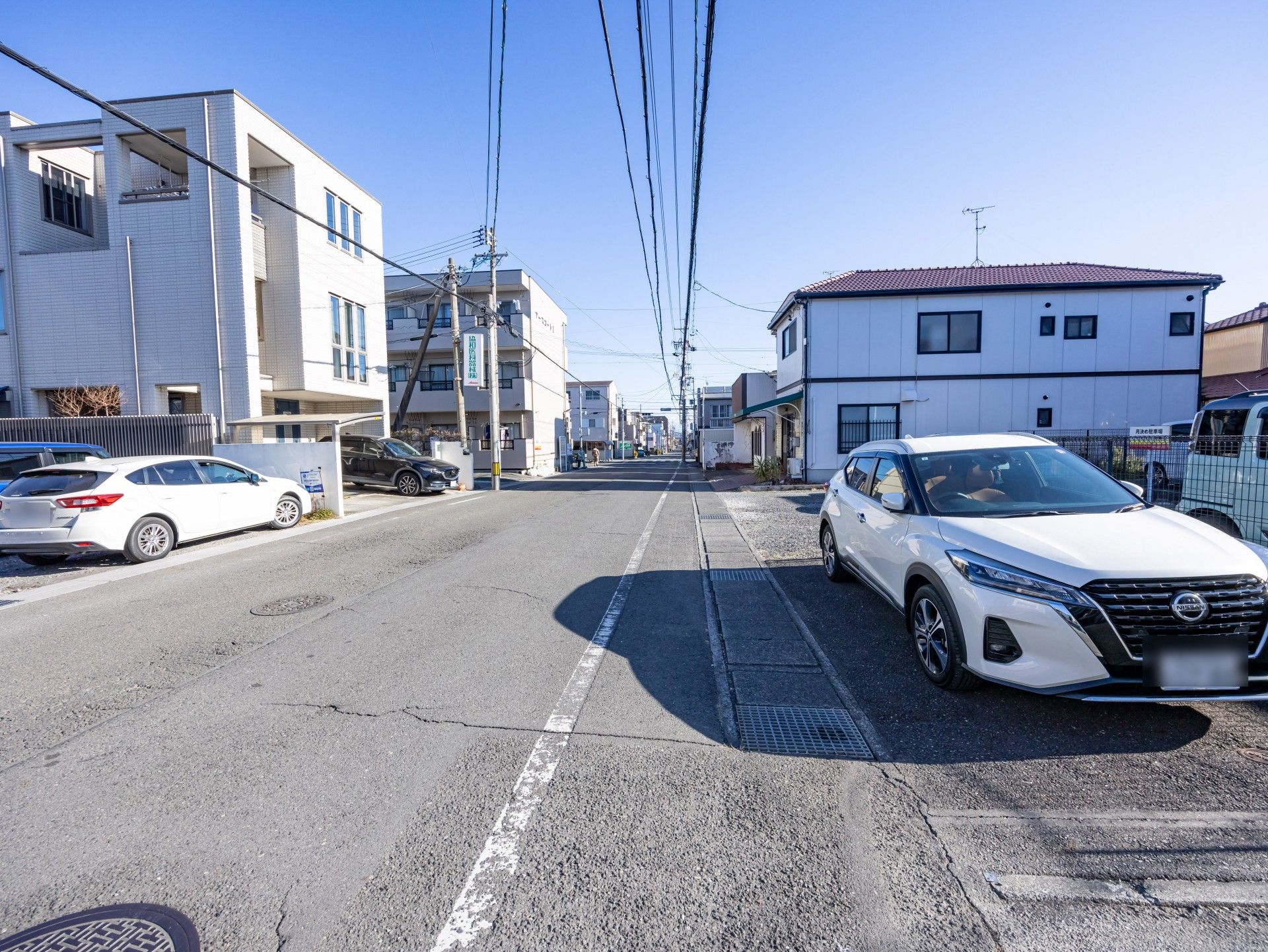 静かな住宅街の通り