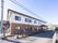 静かな住宅街の建物外観