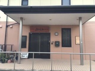 入り口が広い施設正面