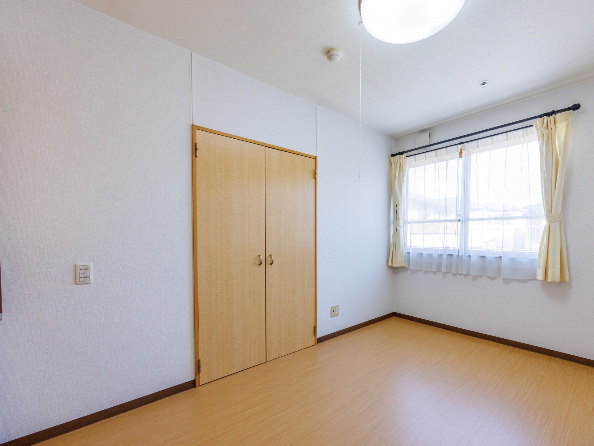 明るい個室の一角