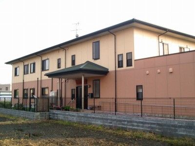 ゆったりとした外観の建物