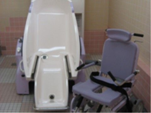 お身体が不自由な方も安心して気持ちよくご入浴いただけるよう入浴設備には力を入れており、機械浴室を装備している。