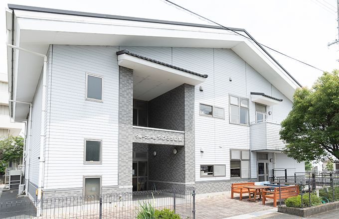清潔感のある建物正面