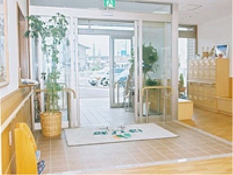 明るいエントランスの様子