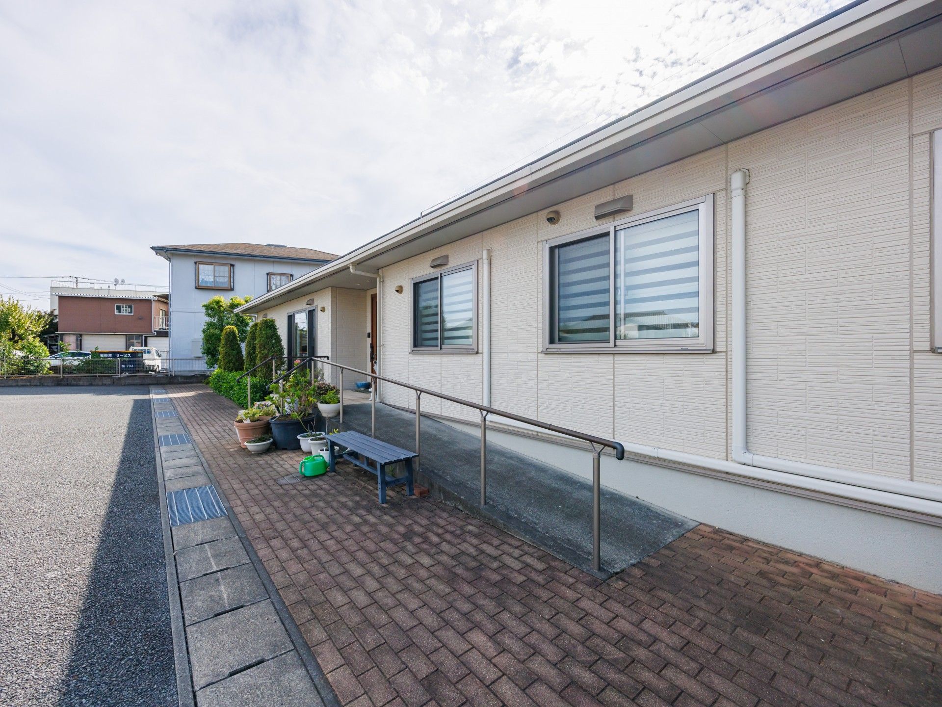 手すり付きの外観