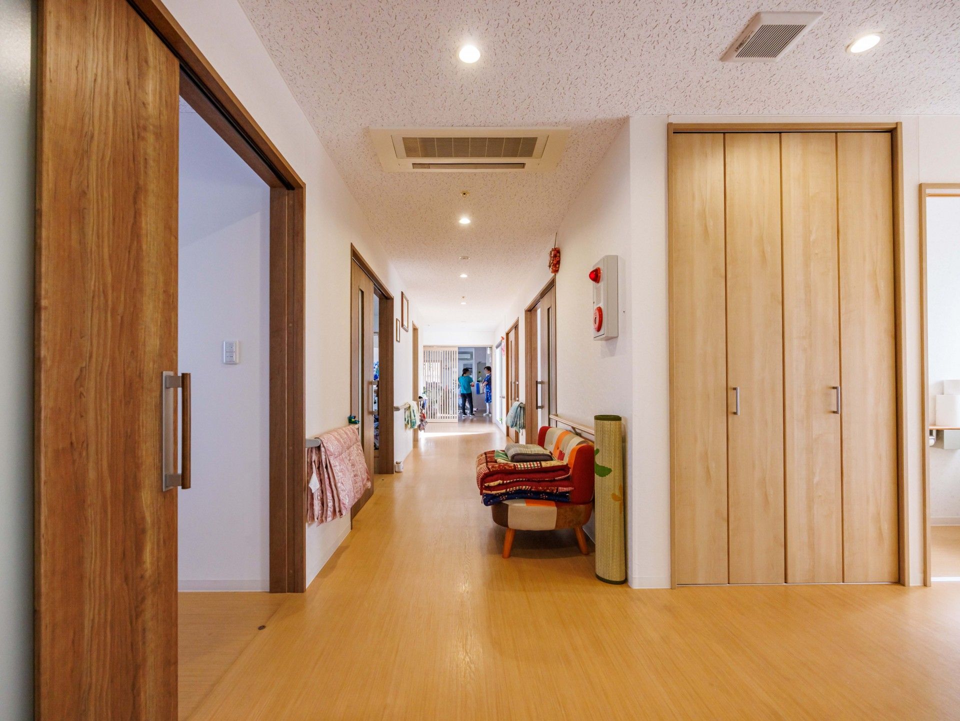 明るい廊下の様子