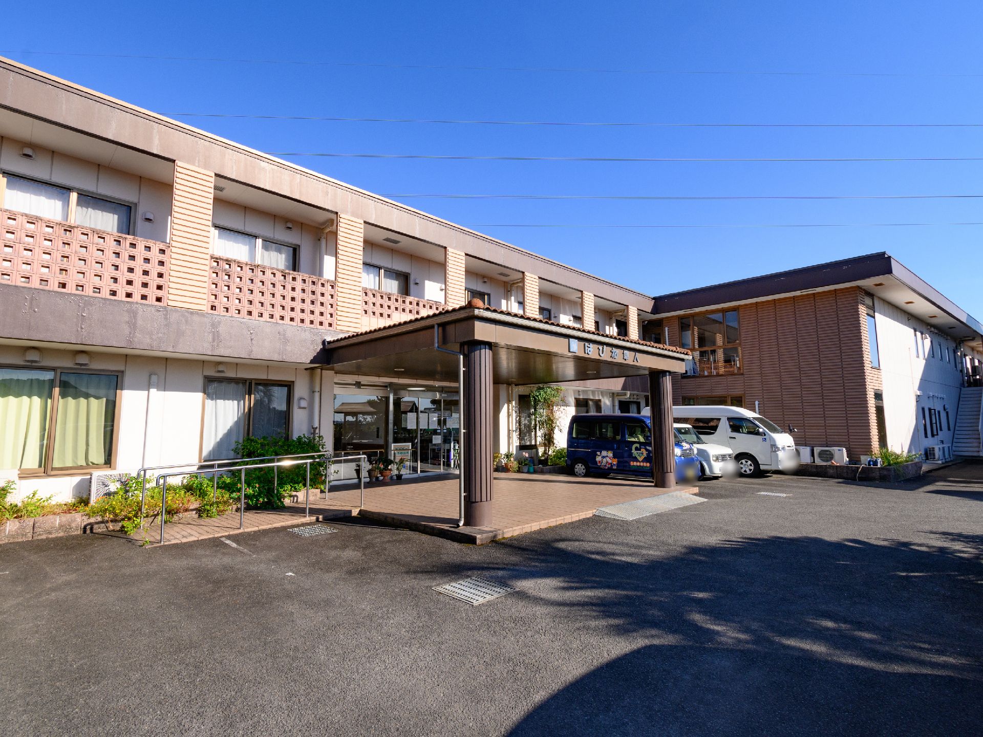駐車場があり、家族や親せきが車で通いやすい介護施設