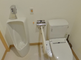 介護施設の明るいトイレスペース
