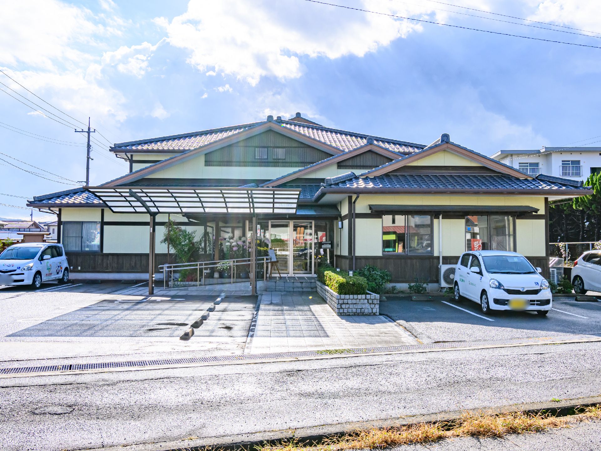 駐車場が広く、家族や親せきが車で通いやすい介護施設