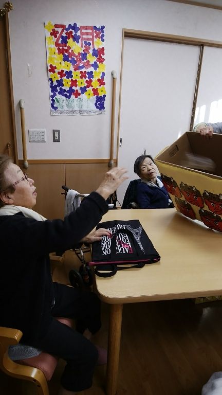 活動する高齢者の居室