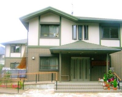 温かみのある建物正面