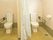 トイレが二つ並び、ドアではなくカーテンで仕切るタイプ。手すりも付いている。