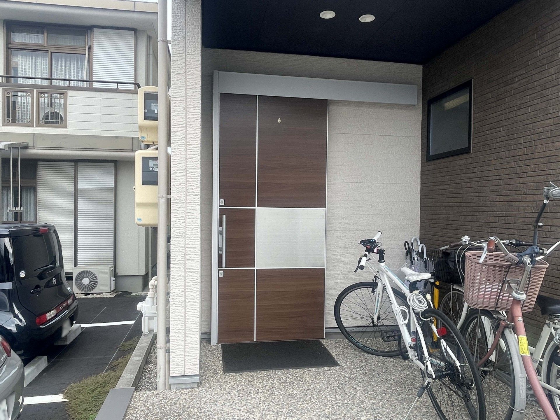 入口のある建物正面