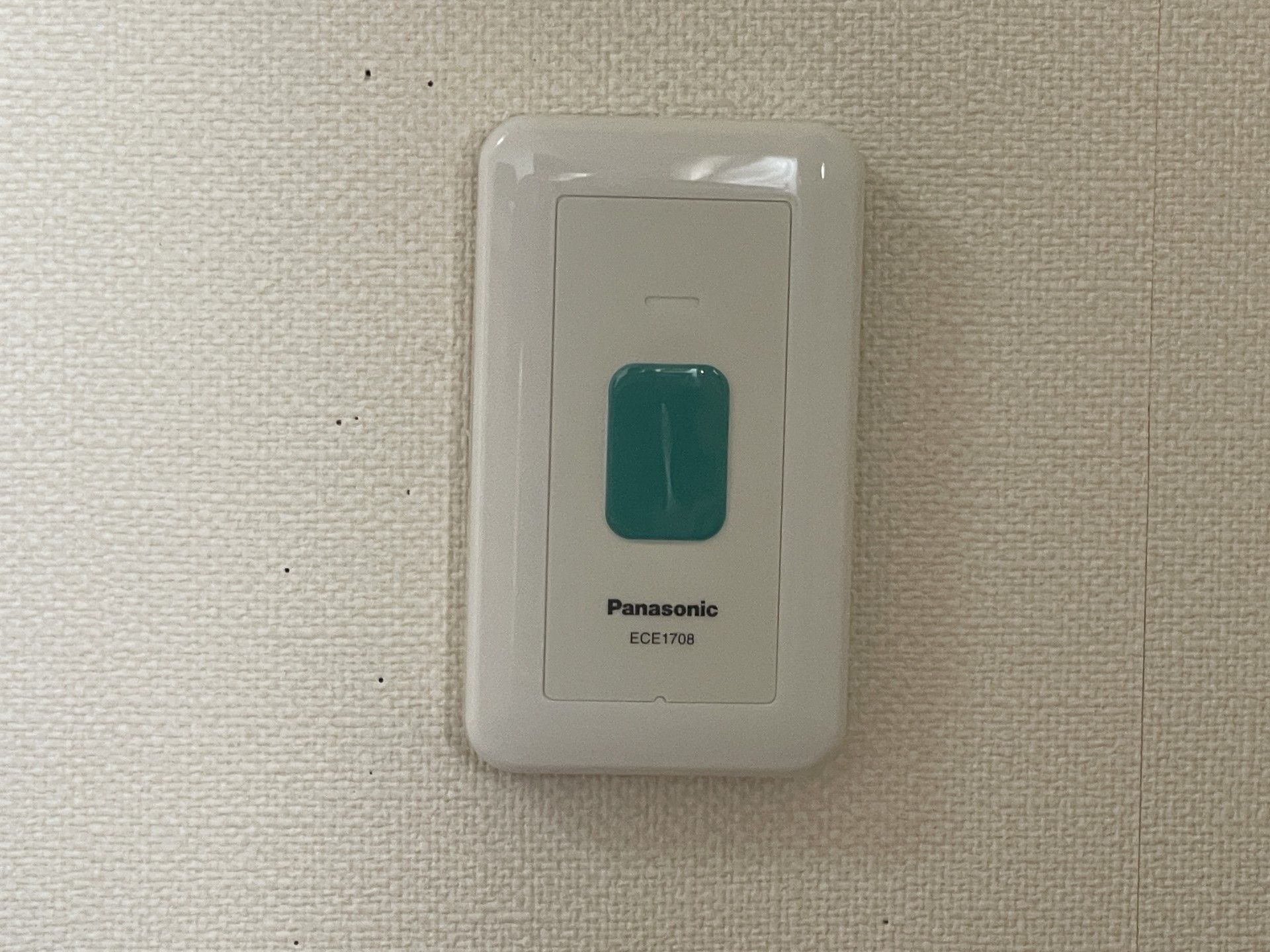 壁の呼び出しボタン